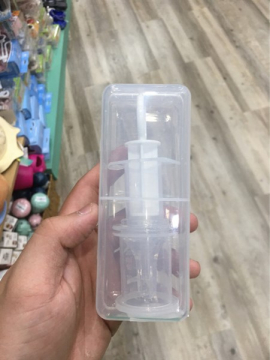 Dụng cụ bơm thuốc có hộp