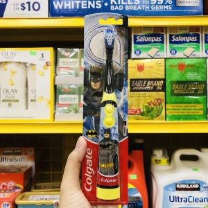 BÀN CHẢI ĐÁNH RĂNG TRẺ EM CHẠY PIN COLGATE BAT MAN